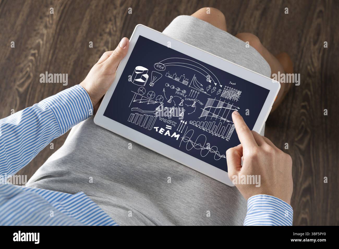 Nahaufnahme, die Geschäftsfrau mit dem Tablet. Konzept der Geschäftsplanung Stockfoto
