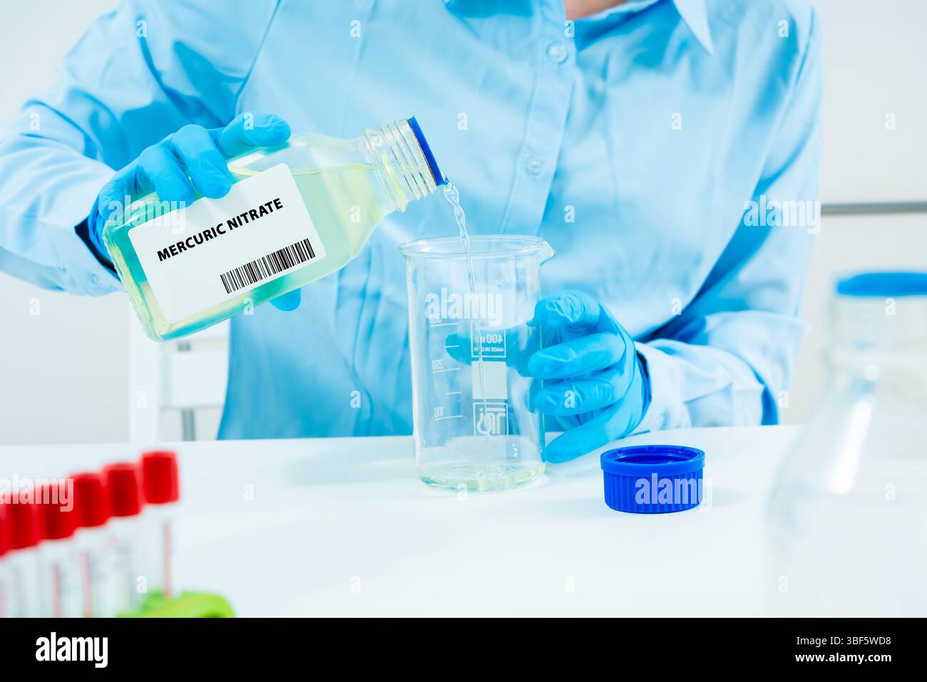 Quecksilbernitrat. Wird in der chemischen Synthese und in der Textilindustrie verwendet. Stockfoto