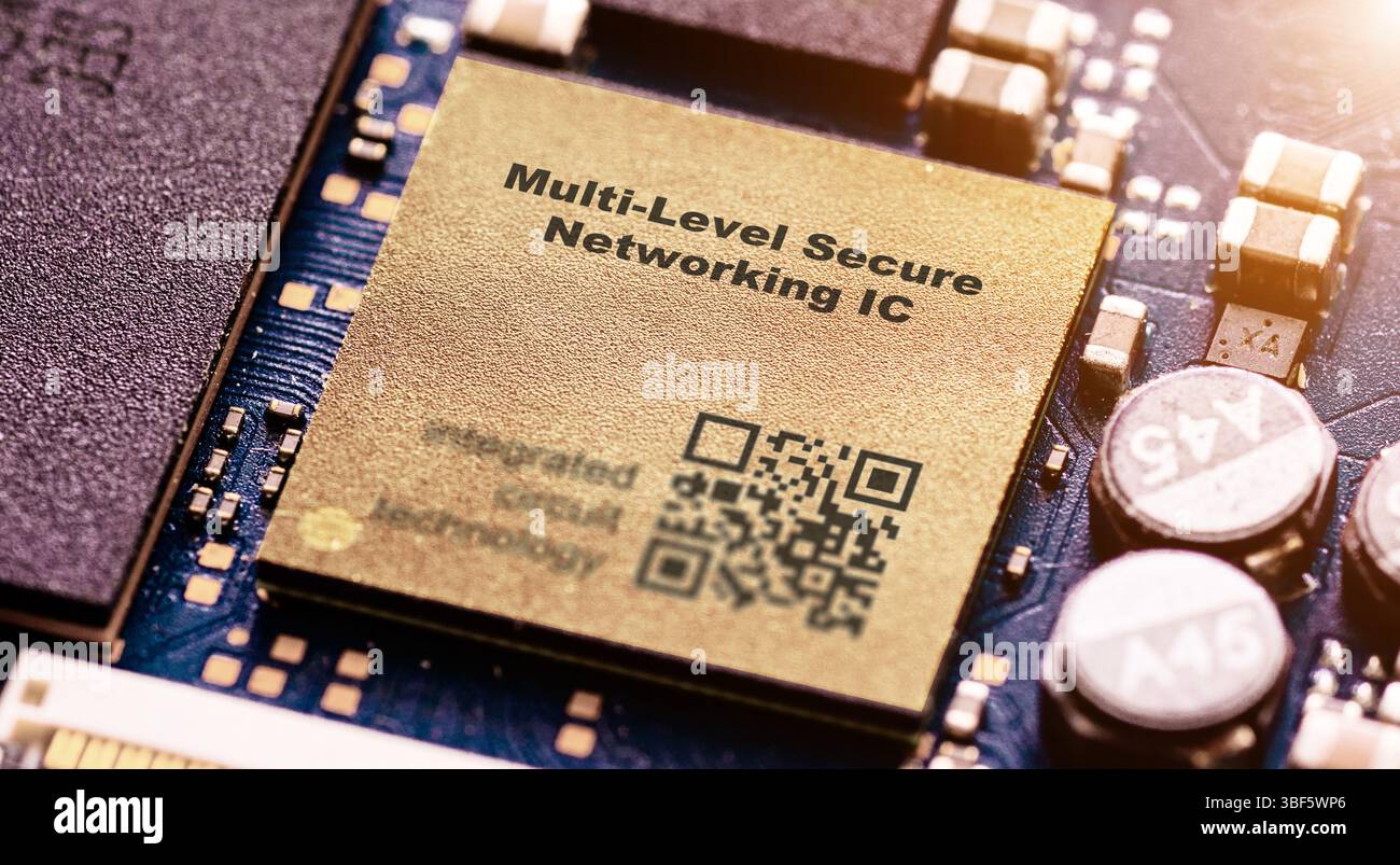 Mehrstufiger Microchip für sicheres Netzwerk. Segmentiert und verschlüsselt den militärischen Netzwerkverkehr. Stockfoto
