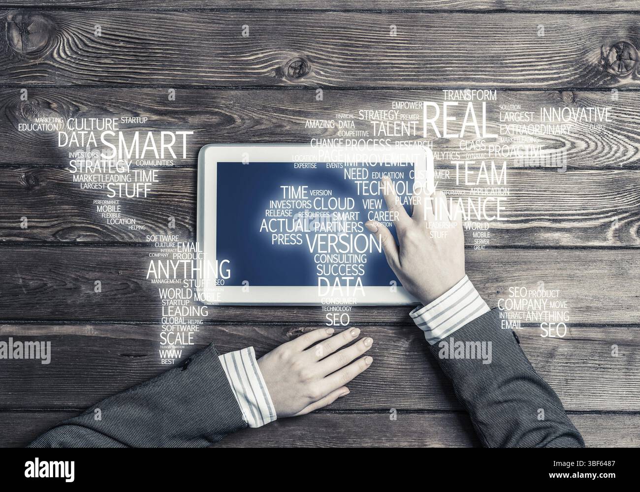 Konzept des internationalen Geschäfts oder Verbindung mit Frau mit Tablet-gadget Stockfoto