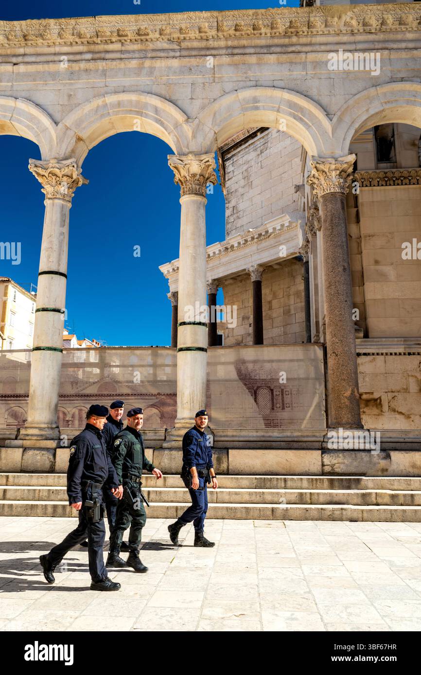 Männer in Uniform in Split, Kroatien. Stockfoto