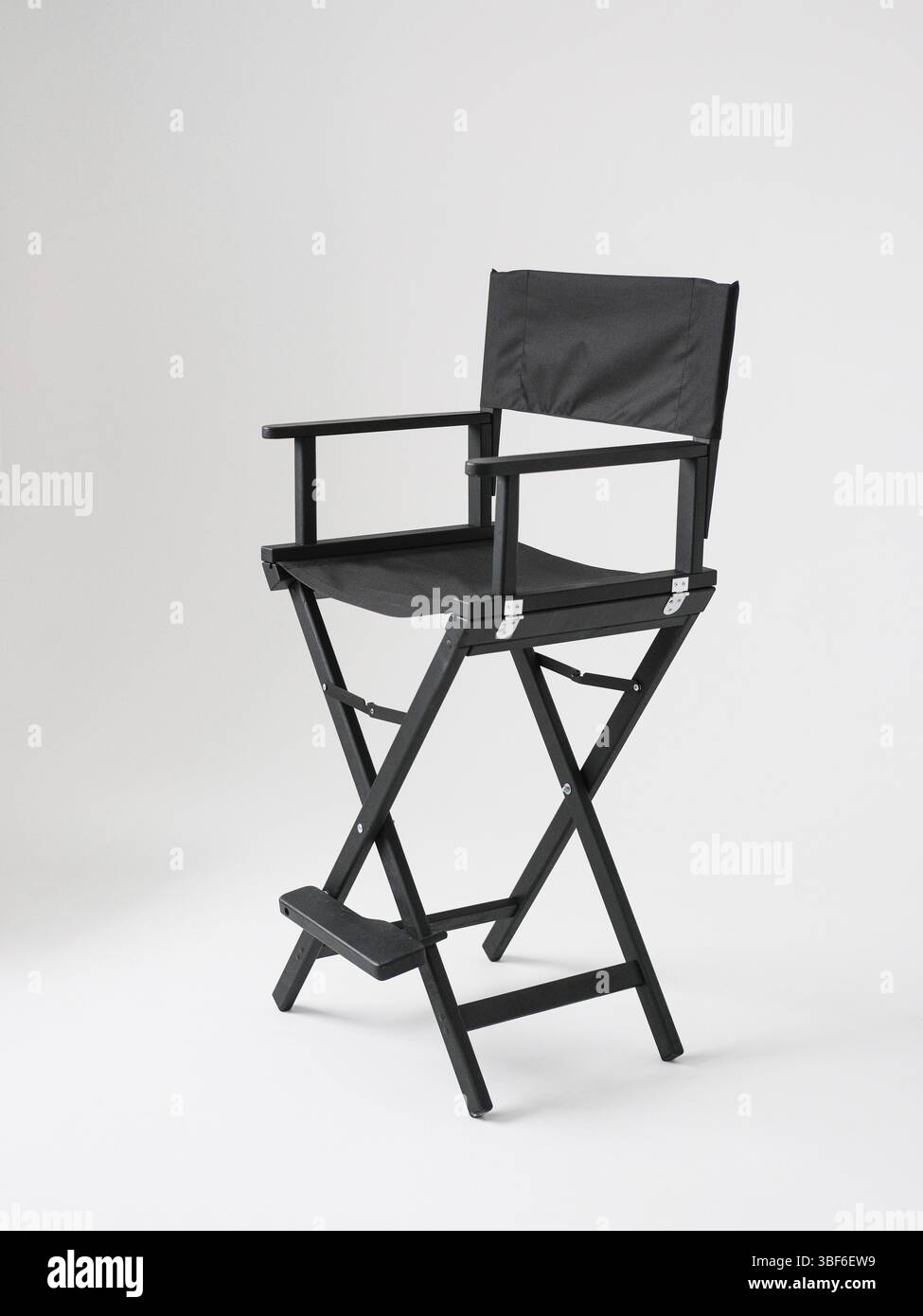 Schwarzer Hochstuhl isoliert auf weißem Hintergrund Stockfoto