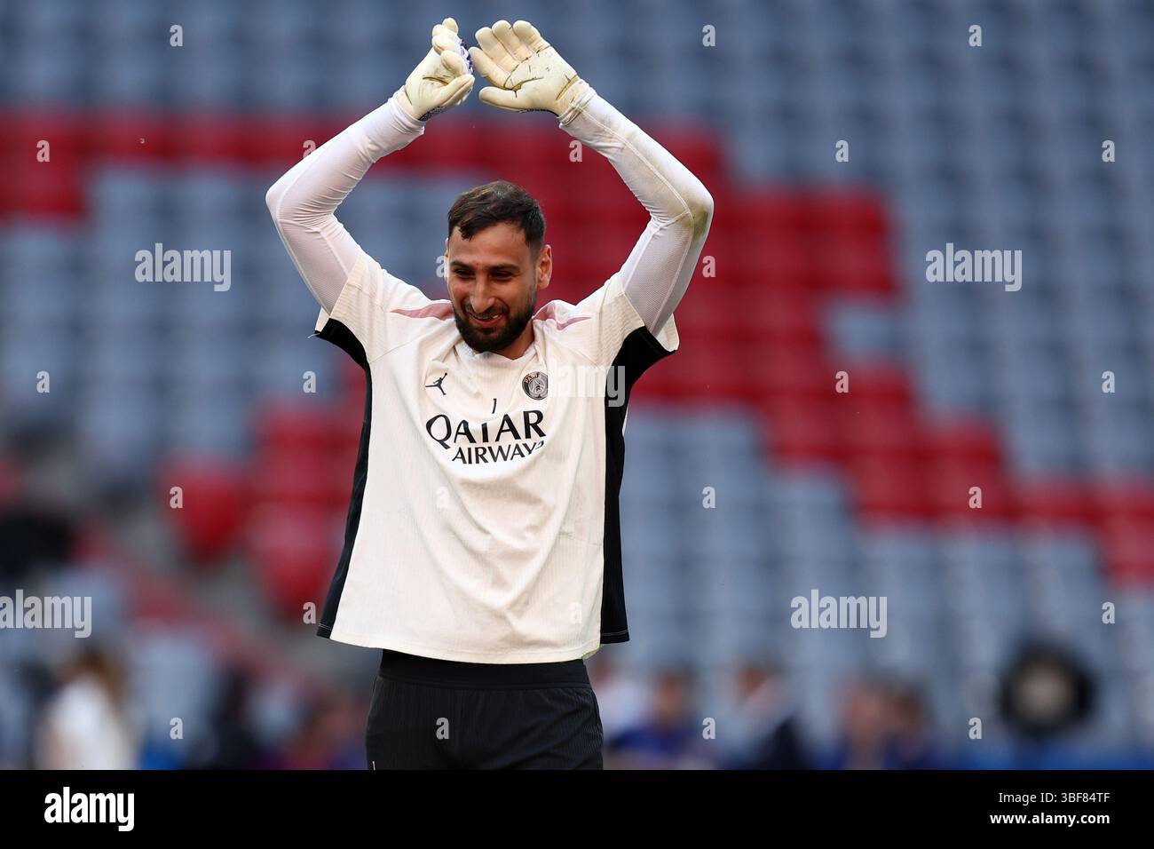Gianluigi Donnarumma vom FC Paris Saint-Germain während des Trainings am Vorabend des UEFA Champions League Finales 2025 zwischen Paris Saint-Germain FC und FC Internazionale. Stockfoto