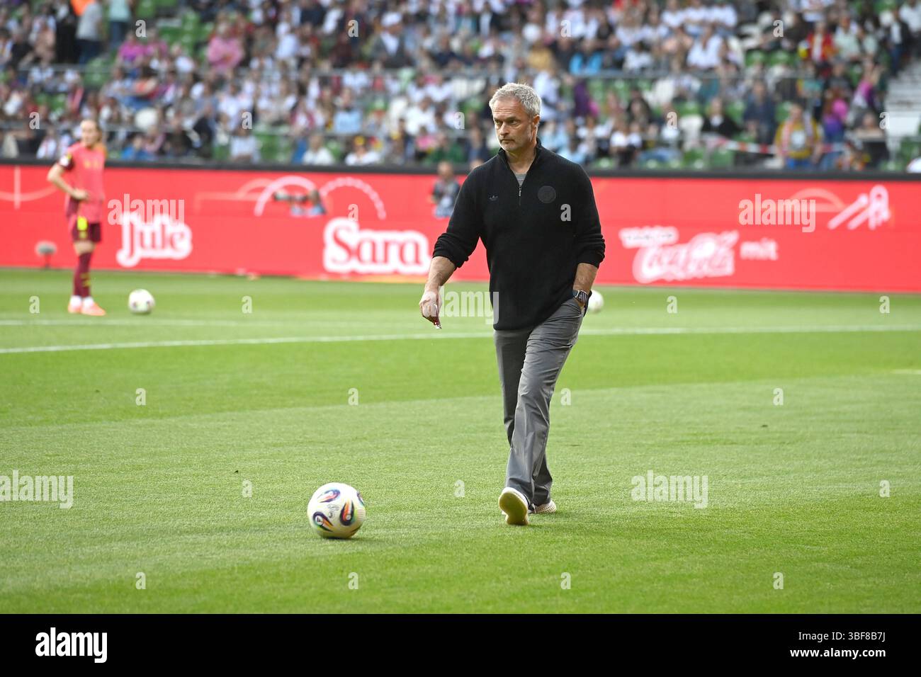 Nationaltrainer Christian WUECK (Wuck, GER), Frauen, Vollfigur, Ganzfigur, Ganzkörper, UEFA Women's Nations League, 5. Spieltag, 5. Spieltag, internationales Fußballspiel der Frauen, Deutschland (GER) - Niederlande (NED) 4-0 am 30. Mai 2025 in Bremen. Stockfoto
