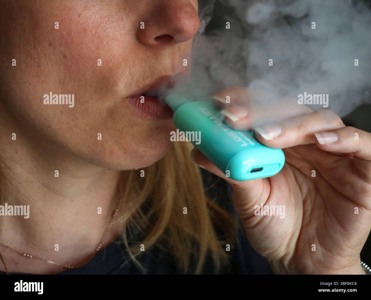 Vape geschäfte -Fotos und -Bildmaterial in hoher Auflösung – Alamy