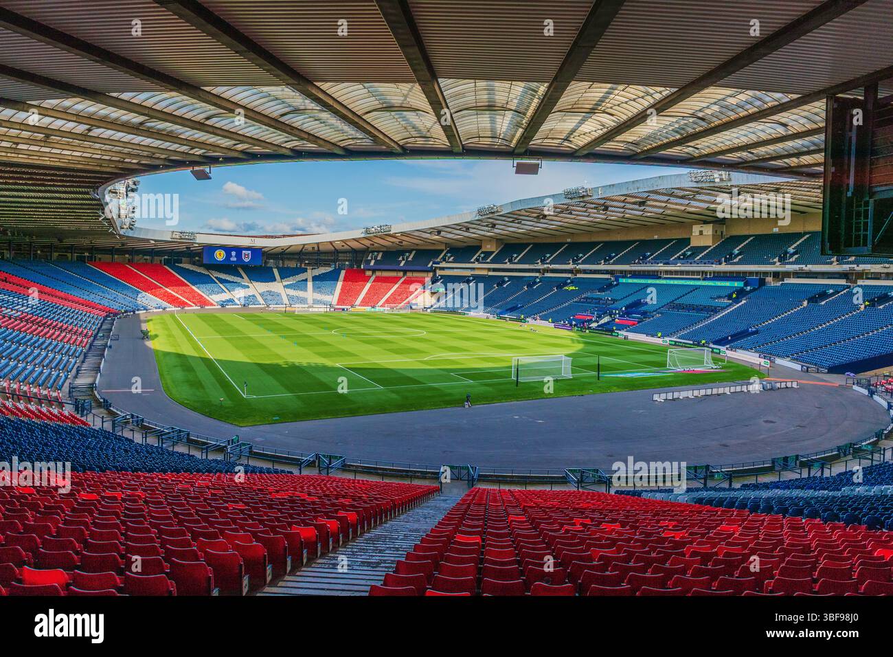 Allgemeine Ansicht des Fußballstadions Hampden Park, des schottischen Nationalstadions und des Heimstadions des schottischen Fußballverbandes, Glasgow, Schottland, Großbritannien Stockfoto