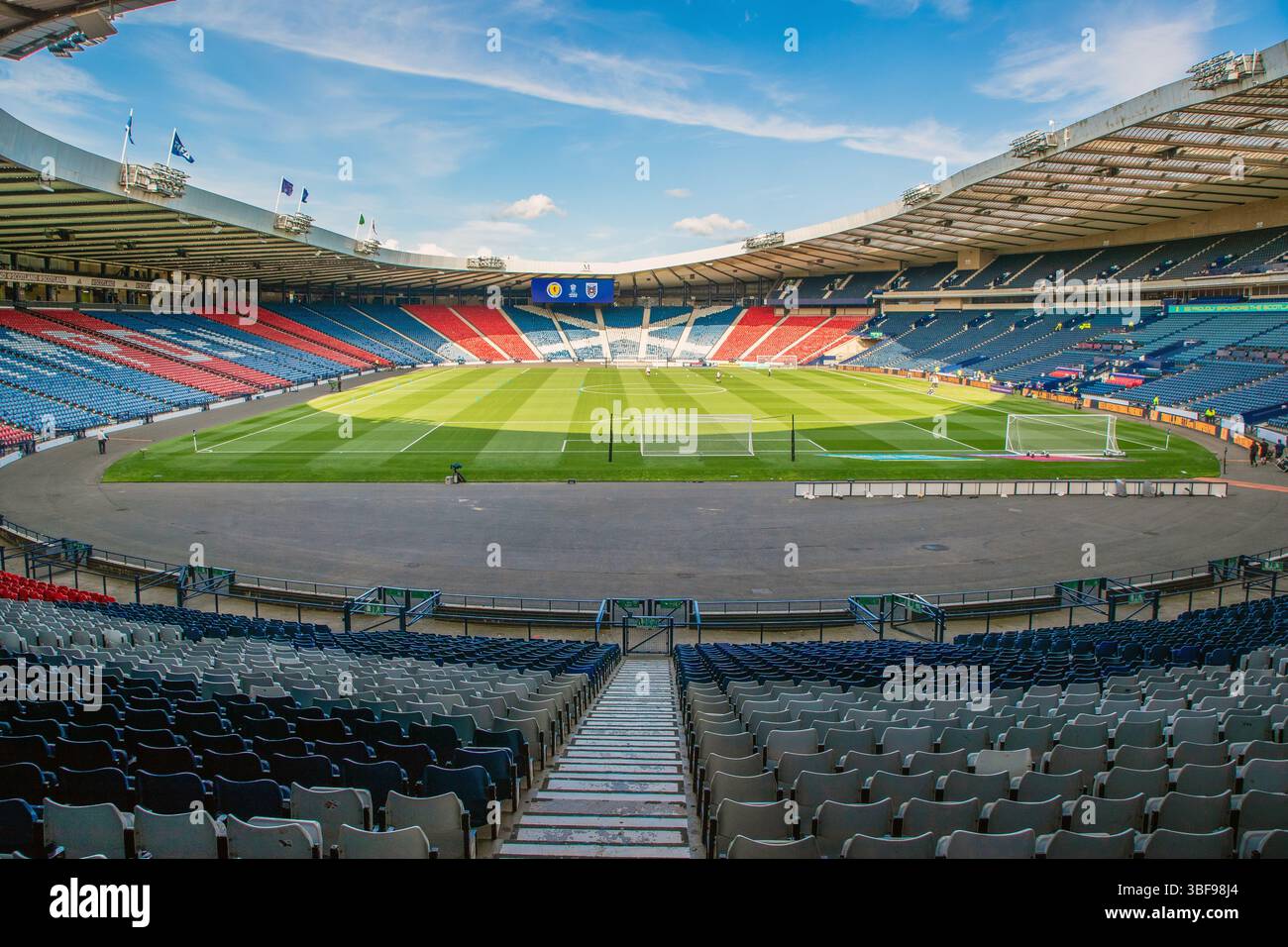 Allgemeine Ansicht des Fußballstadions Hampden Park, des schottischen Nationalstadions und des Heimstadions des schottischen Fußballverbandes, Glasgow, Schottland, Großbritannien Stockfoto