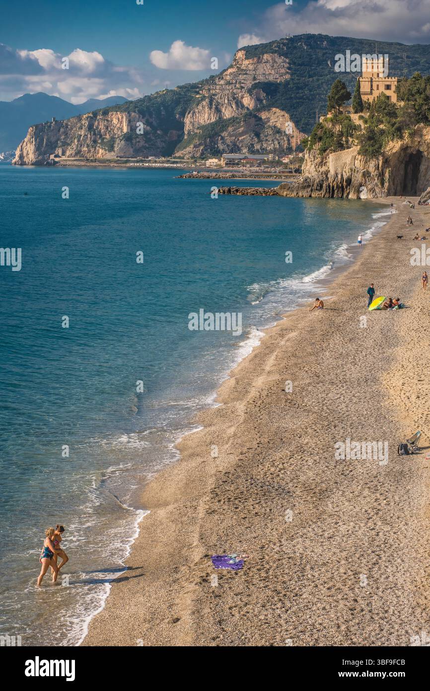 Spiaggia Libera, Finale Ligure, Savona, Italien. Libera Beach, Stockfoto