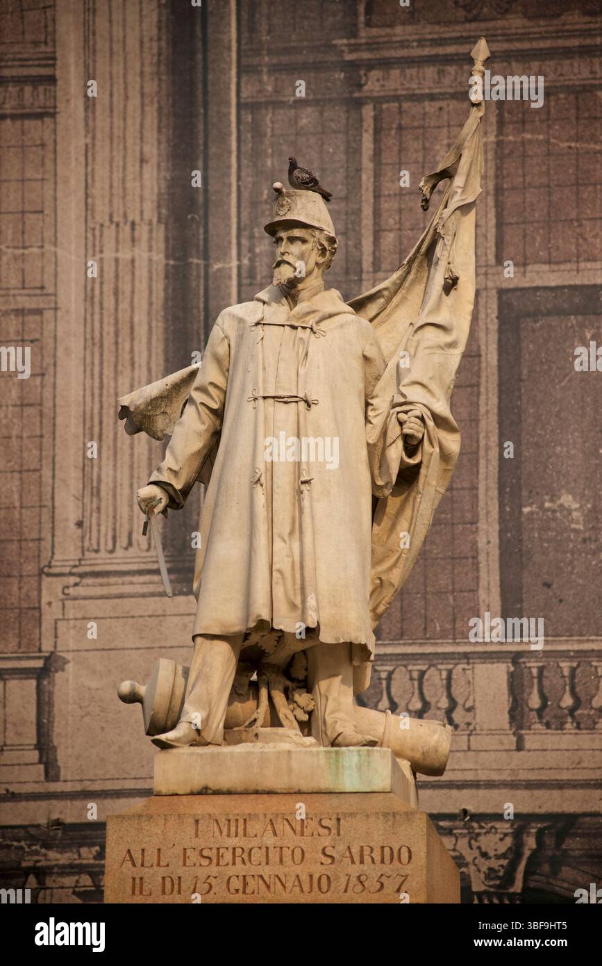 Monumento all’Alfiere dell’Esercito Sardo Denkmal für die Alfiere der sardischen Armee zum Gedenken an den 15. Januar 1857. Entworfen von Vincenzo Vela im Jahr 1859 und steht heute vor dem Palazzo Madama, Piazza Castello, Turin, Italien. Turin. Stockfoto