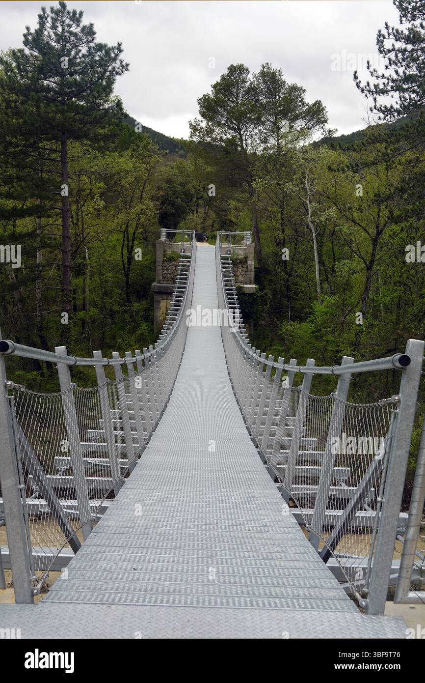 Aluminiumbrücke auf Radweg, alte Eisenbahnstrecke, Buis les Barronies, Frankreich, Südfrankreich, Französisch, Südfrankreich, Südfrankreich Stockfoto