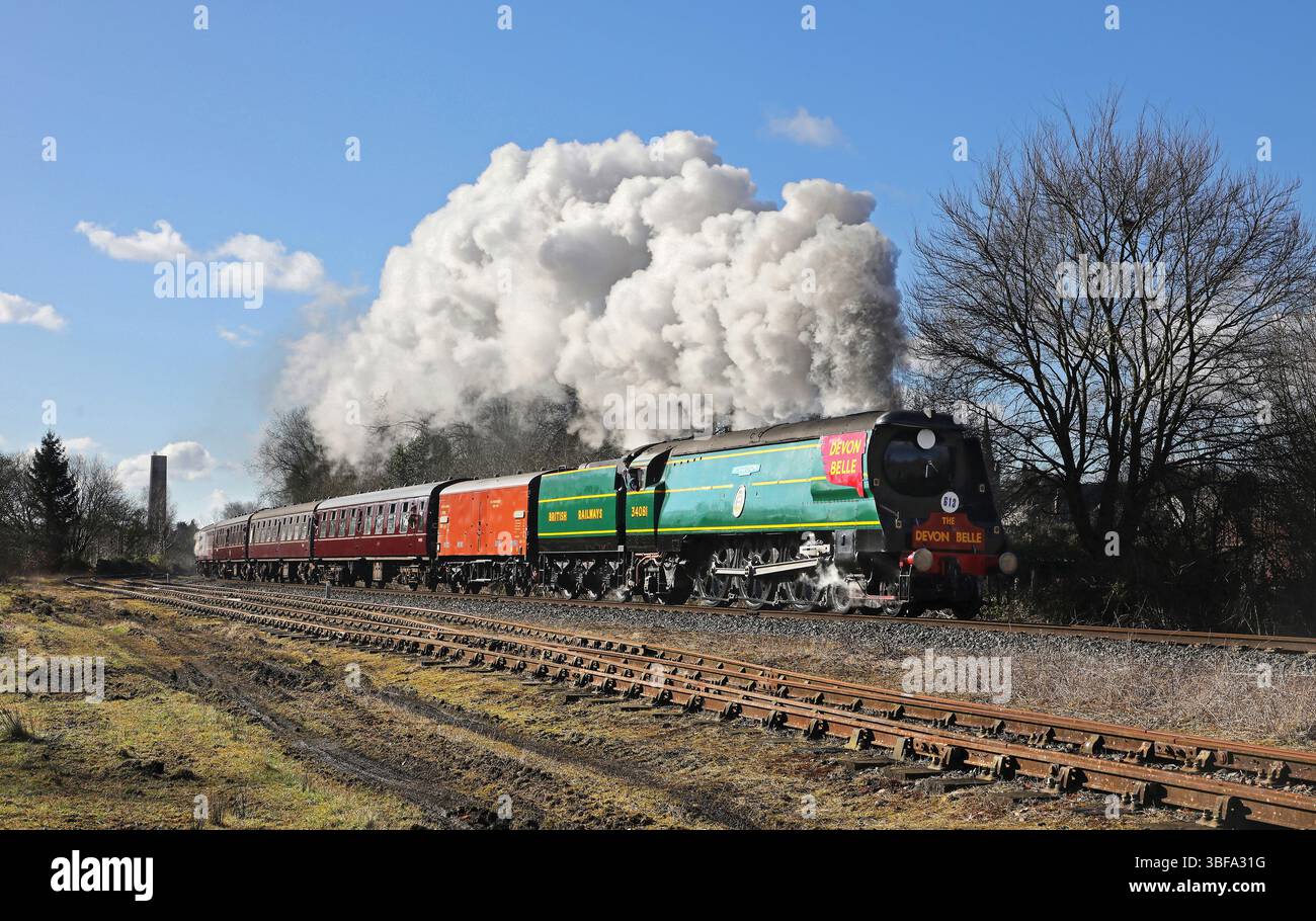 34081 fährt während der ELRs Gala am 15.3.25 von Ramsbottom weg. Stockfoto