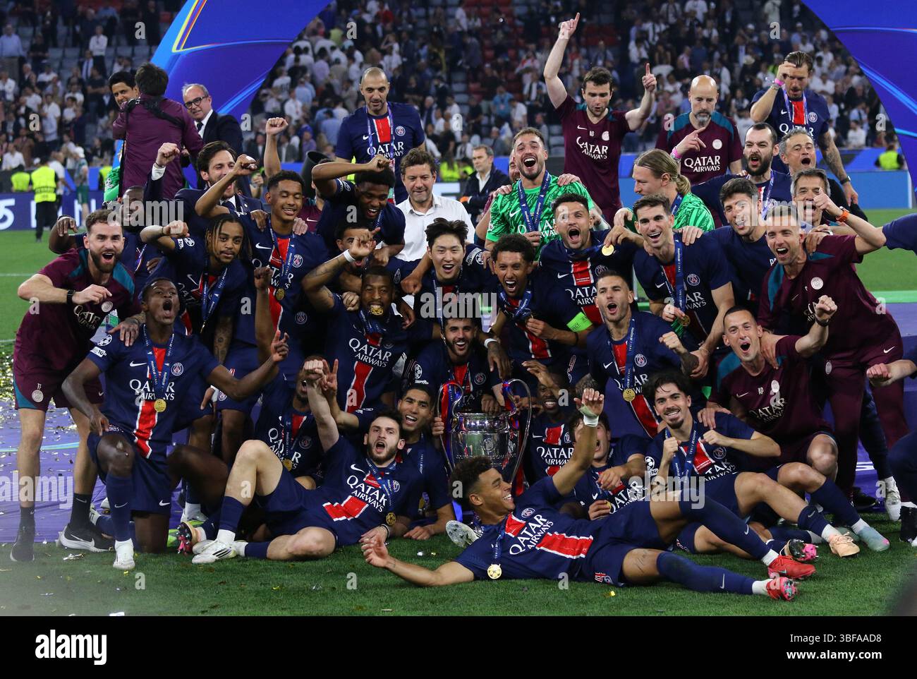 München, Deutschland. 31. Mai 2025. Paris Saint-Germain Spieler feiern ihren Sieg in der UEFA Champions League 2025 nach dem letzten Spiel gegen Inter in der Münchner Arena. Quelle: Oleksandr Prykhodko/Alamy Live News Stockfoto