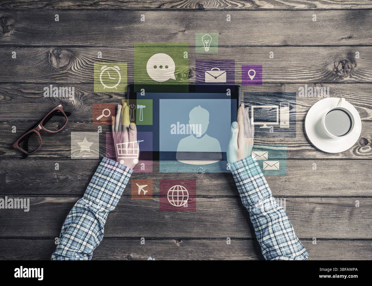 Konzept der sozialen Kommunikation und Vernetzung mit Medien-Benutzeroberfläche Stockfoto