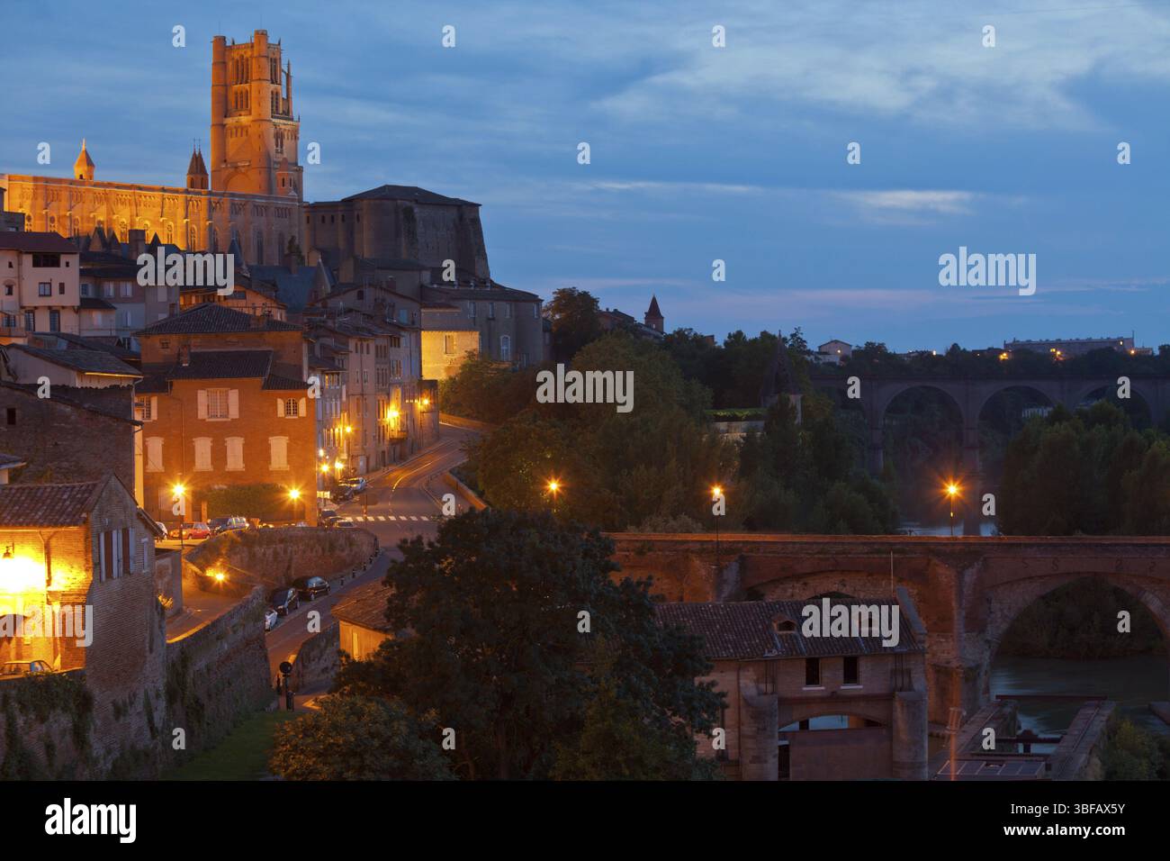 Ansicht von Albi, Frankreich in der Nacht. Horizontalen Schuss Stockfoto