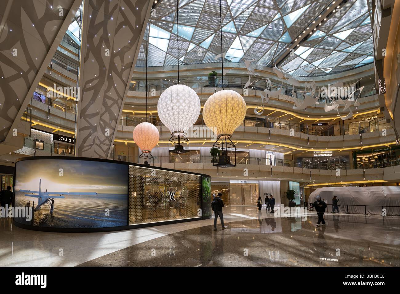 Luxury Mall, Einkaufszentrum, IFC, Pudong, Shanghai, Volksrepublik China Stockfoto Luxury Mall, Einkaufszentrum, IFC, Pudong, Shanghai, Volksrepublik China Stockfoto