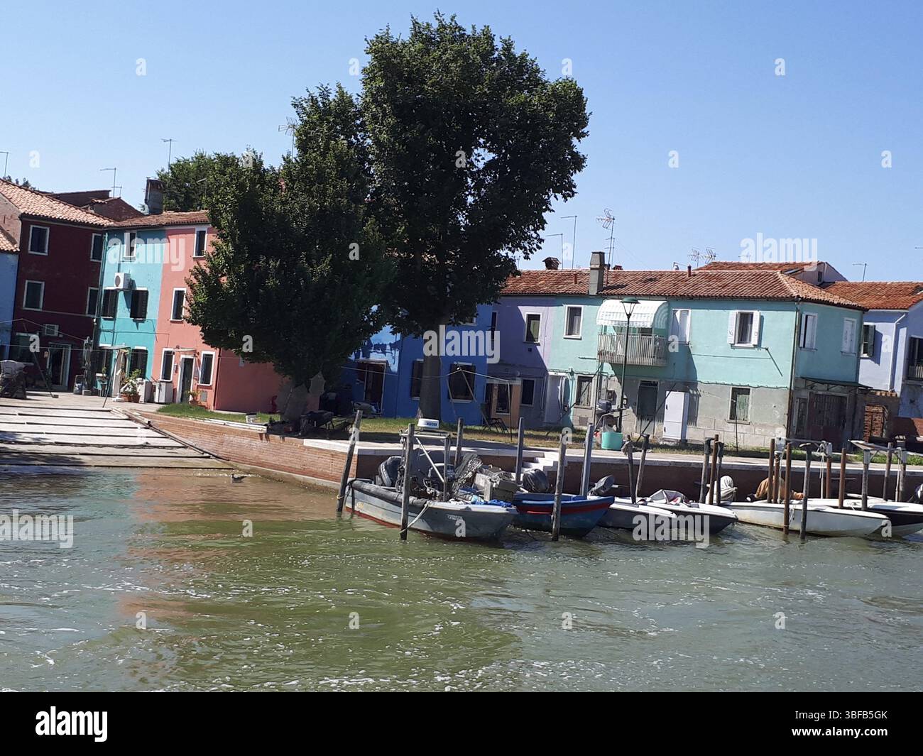 Haus in venedig bei der Bootstour Stockfoto