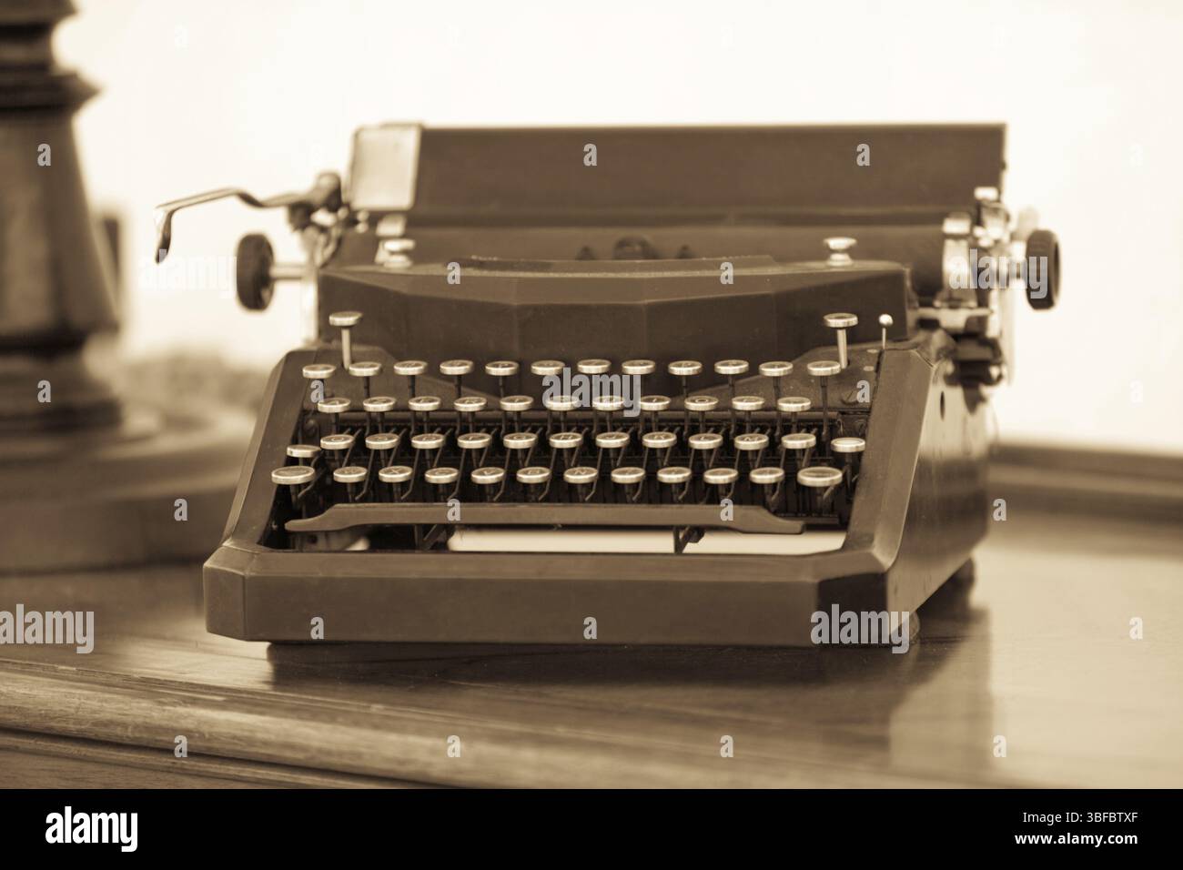 Retro-Schreibmaschine in Sepia. Horizontalen Schuss Stockfoto