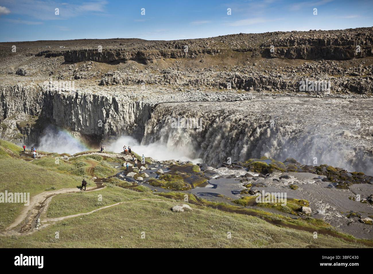 Wasserfall Dettifoss in Island unter einem blauen Himmel mit Wolken. Horizontalen Schuss Stockfoto