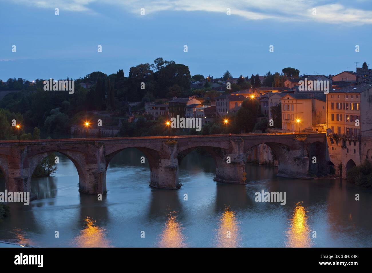 Ansicht von Albi, Frankreich in der Nacht. Horizontalen Schuss Stockfoto