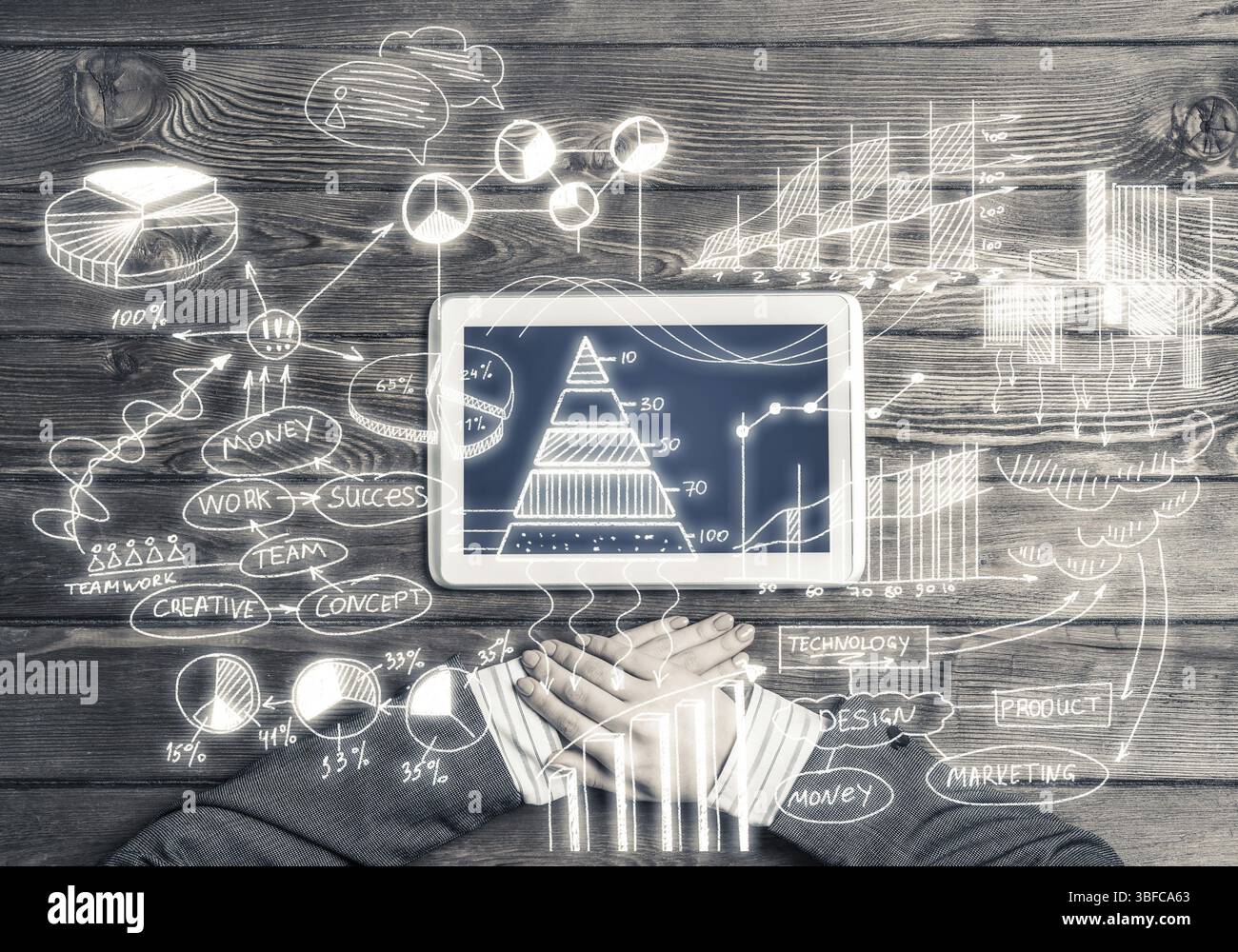 Konzept der Business Strategie und Planung mit Tablette auf hölzernen Tisch Stockfoto