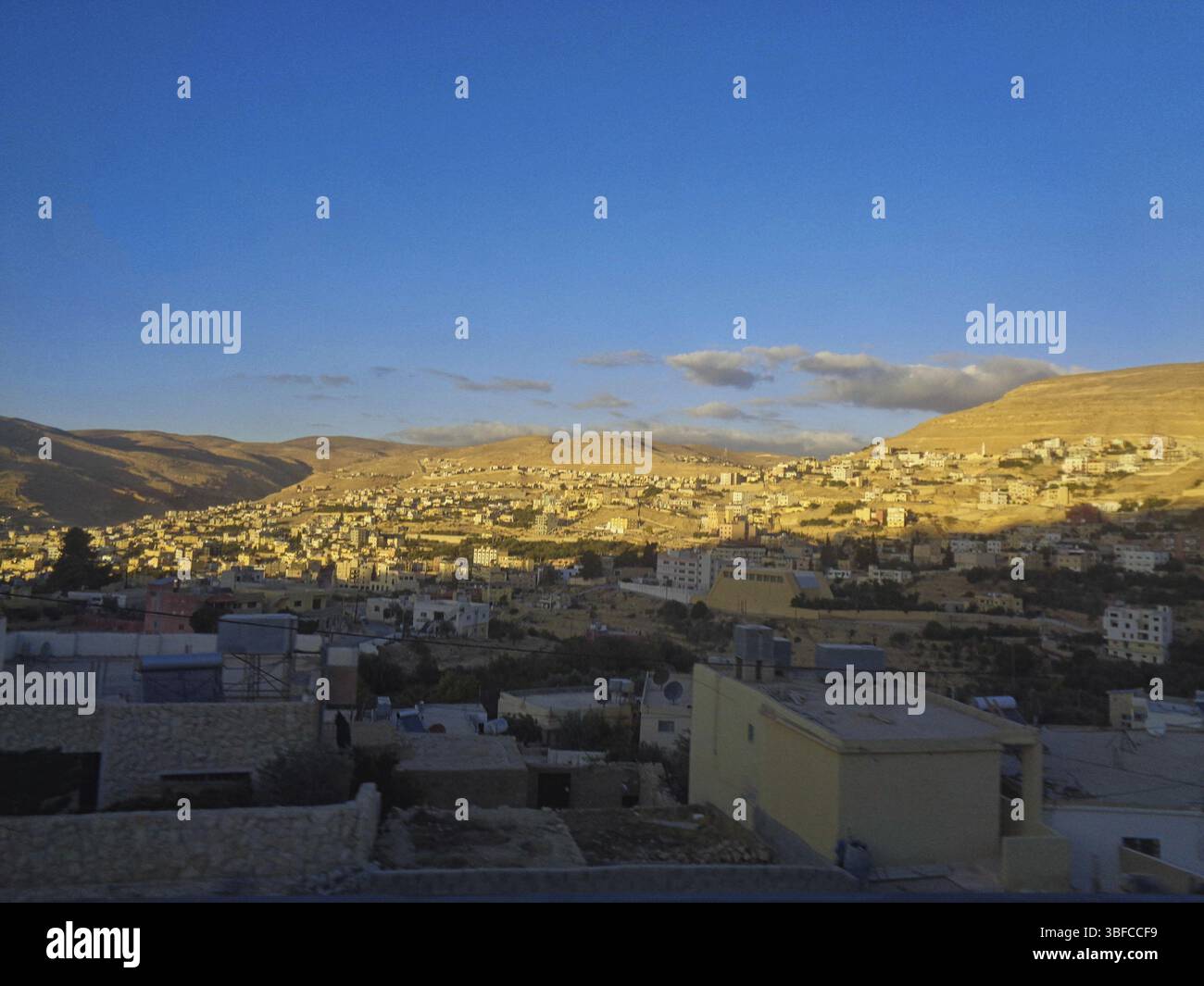 Ein kleines Dorf in einem Dessert Stockfoto