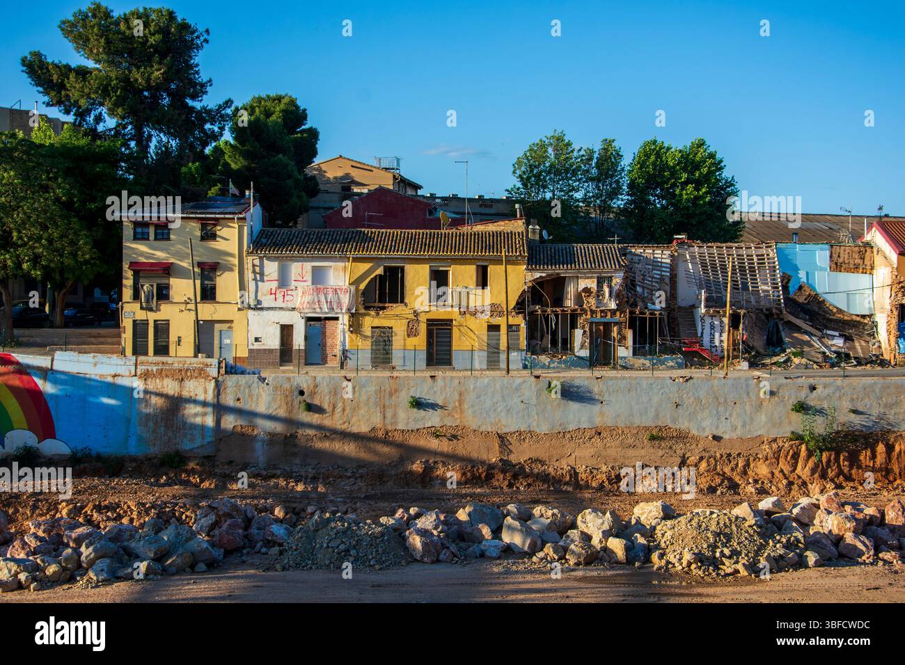 05/11/2025. Picanya, Valencia, Spanien. Sie passieren die sogenannte Schlucht Poyo in der valencianischen Stadt Picanya, wo mehr als 8 Menschen starben Stockfoto