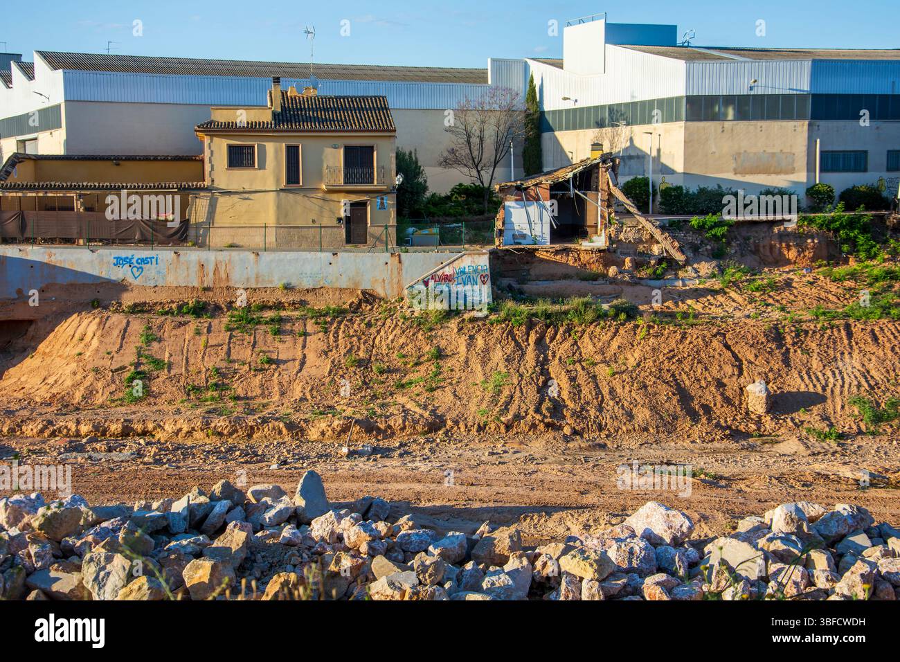 05/11/2025. Picanya, Valencia, Spanien. Sie passieren die sogenannte Schlucht Poyo in der valencianischen Stadt Picanya, wo mehr als 8 Menschen starben Stockfoto