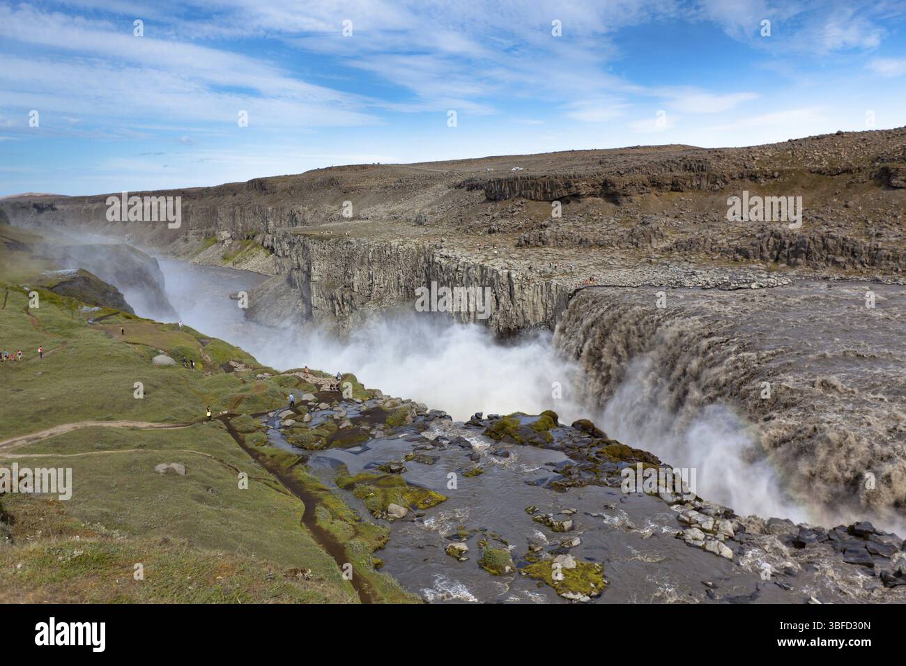 Wasserfall Dettifoss in Island unter einem blauen Himmel mit Wolken. Horizontalen Schuss Stockfoto