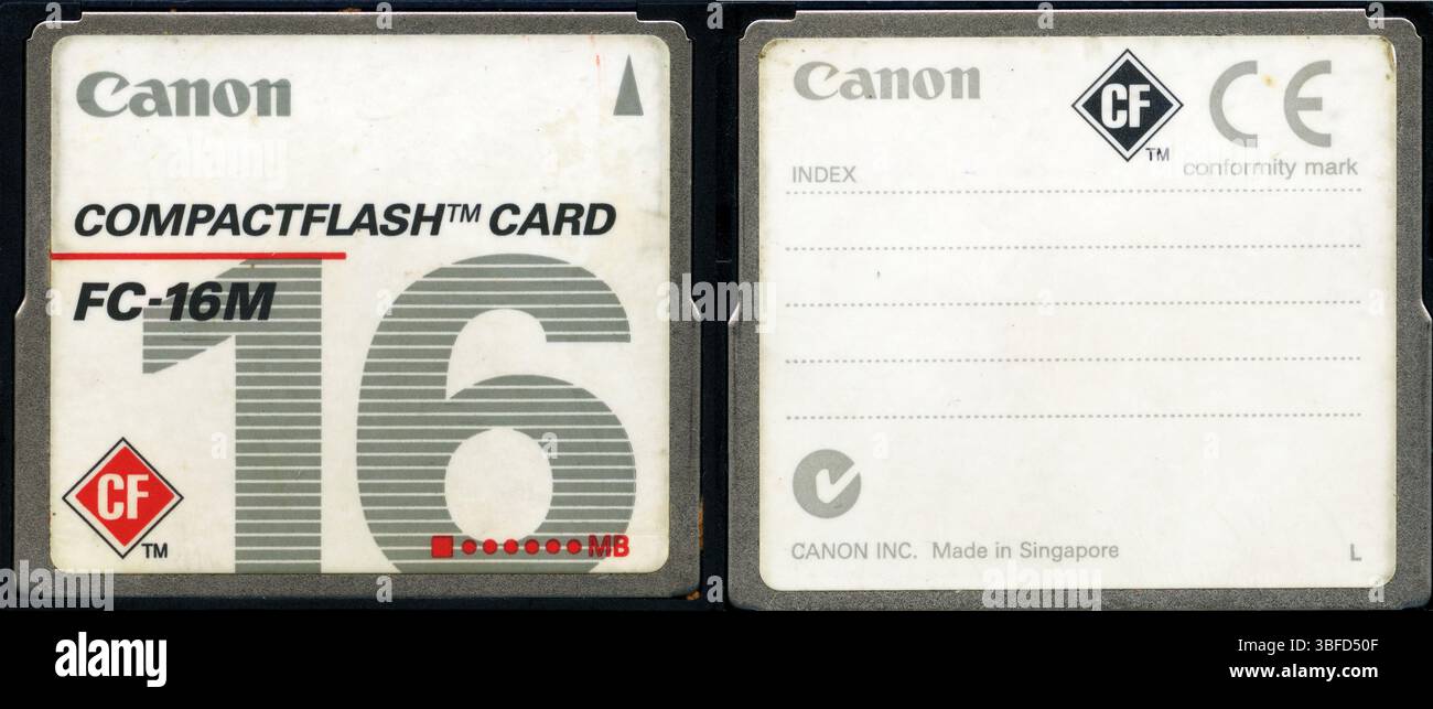 Vorder - und Rückansicht der Canon 16MB CompactFlash - Speicherkarte ( CF - Karte ) Stockfoto