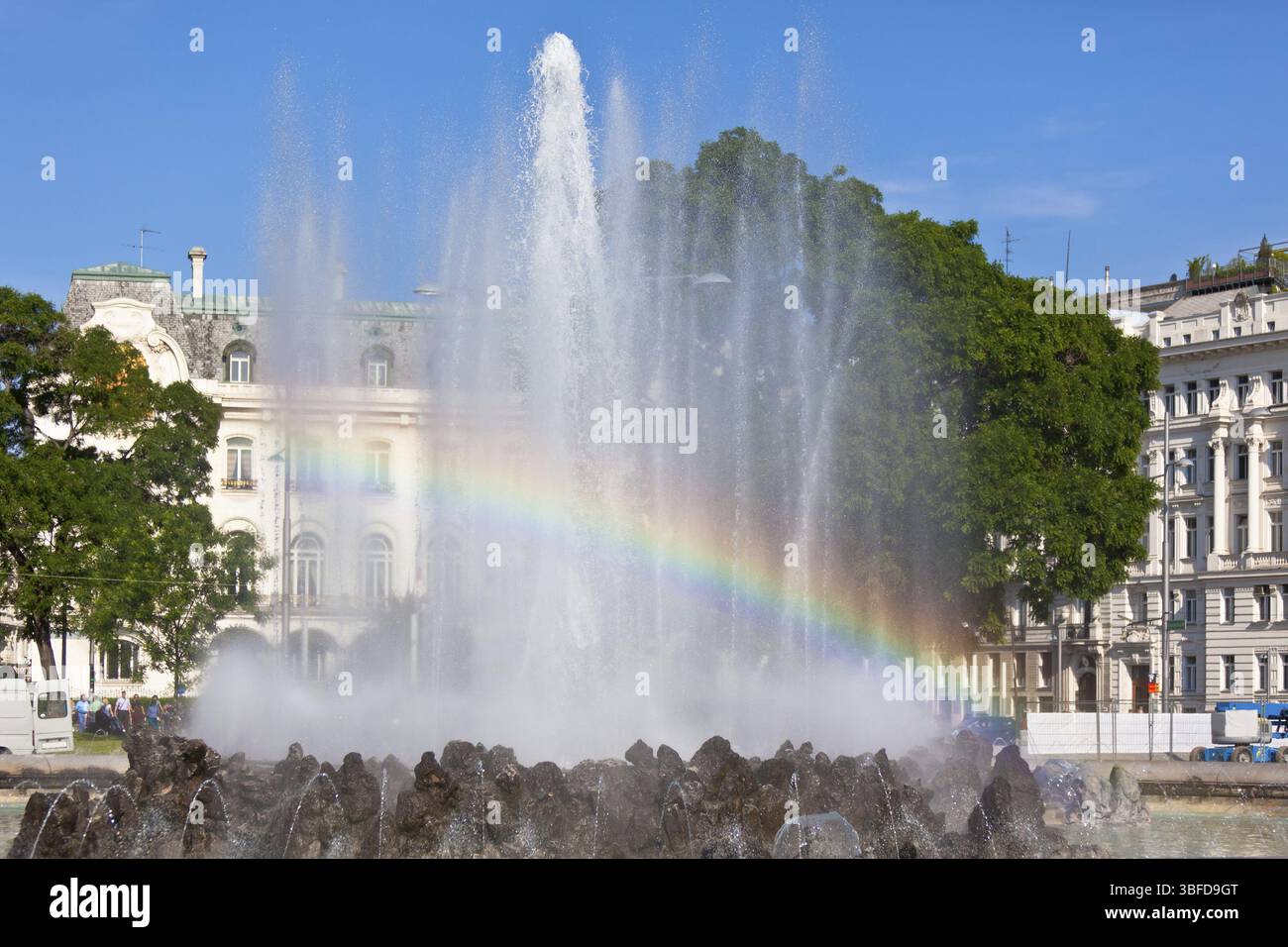 Regenbogen im Brunnen in Wien. Horizontalen Schuss Stockfoto