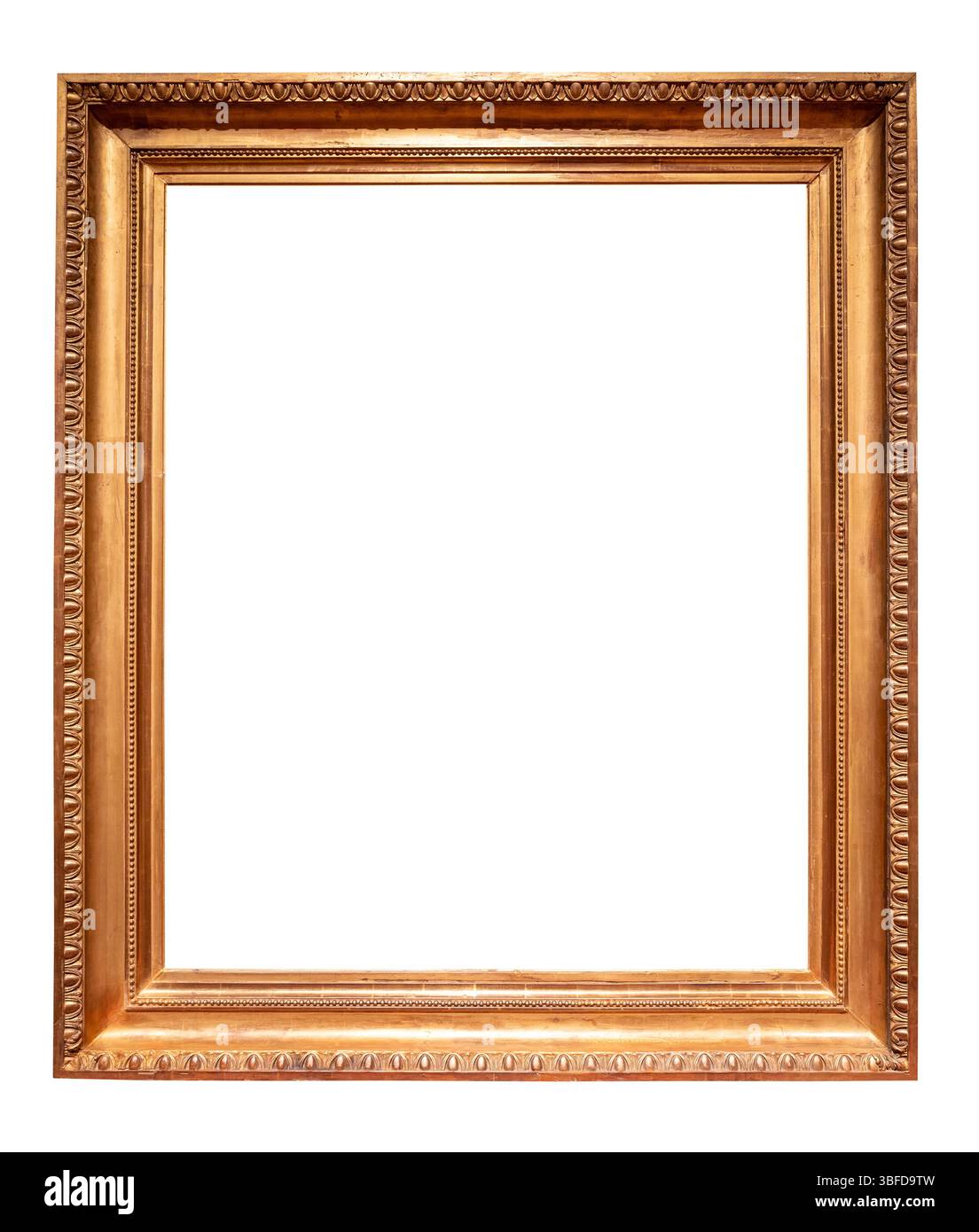 Vintage vertikaler goldener hölzerner Bilderrahmen Ausschnitt auf weißem Hintergrund Stockfoto