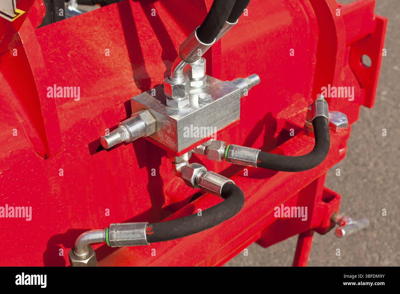 Hydraulik-Schläuche auf Farm Maschine. Horizontalen Schuss Stockfoto