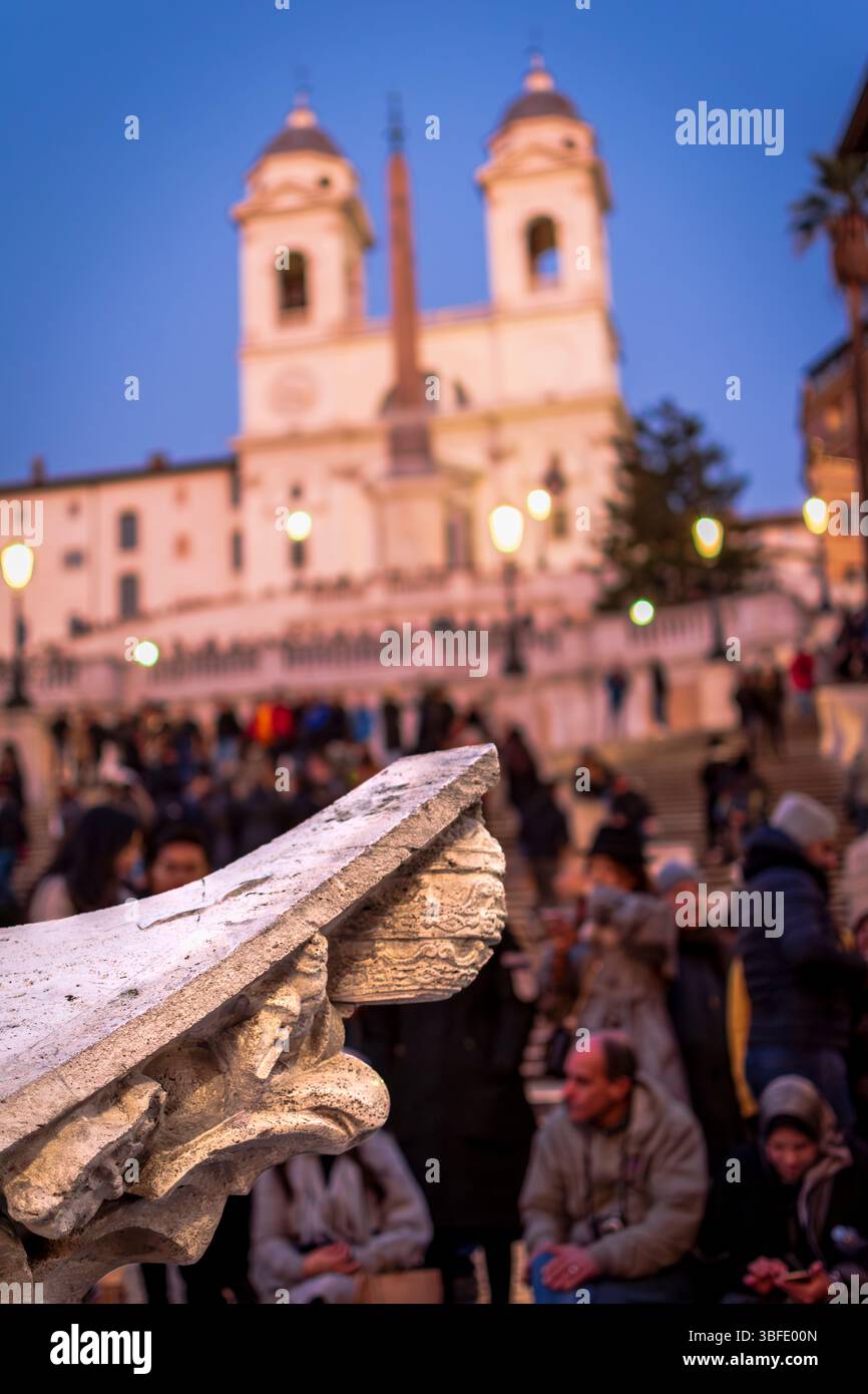 Spanische Treppe und Trinità dei Monti in Rom. Stockfoto