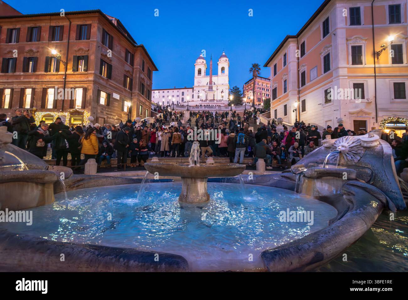 Spanische Treppe und Trinità dei Monti in Rom. Stockfoto