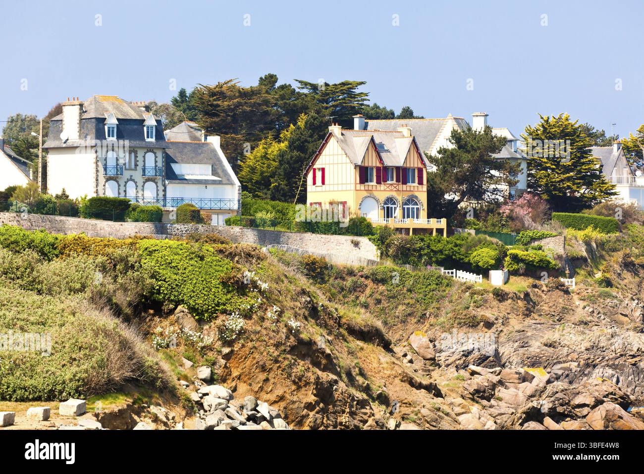 Wohnhäuser der westlichen Bretagne. Horizontalen Schuss Stockfoto