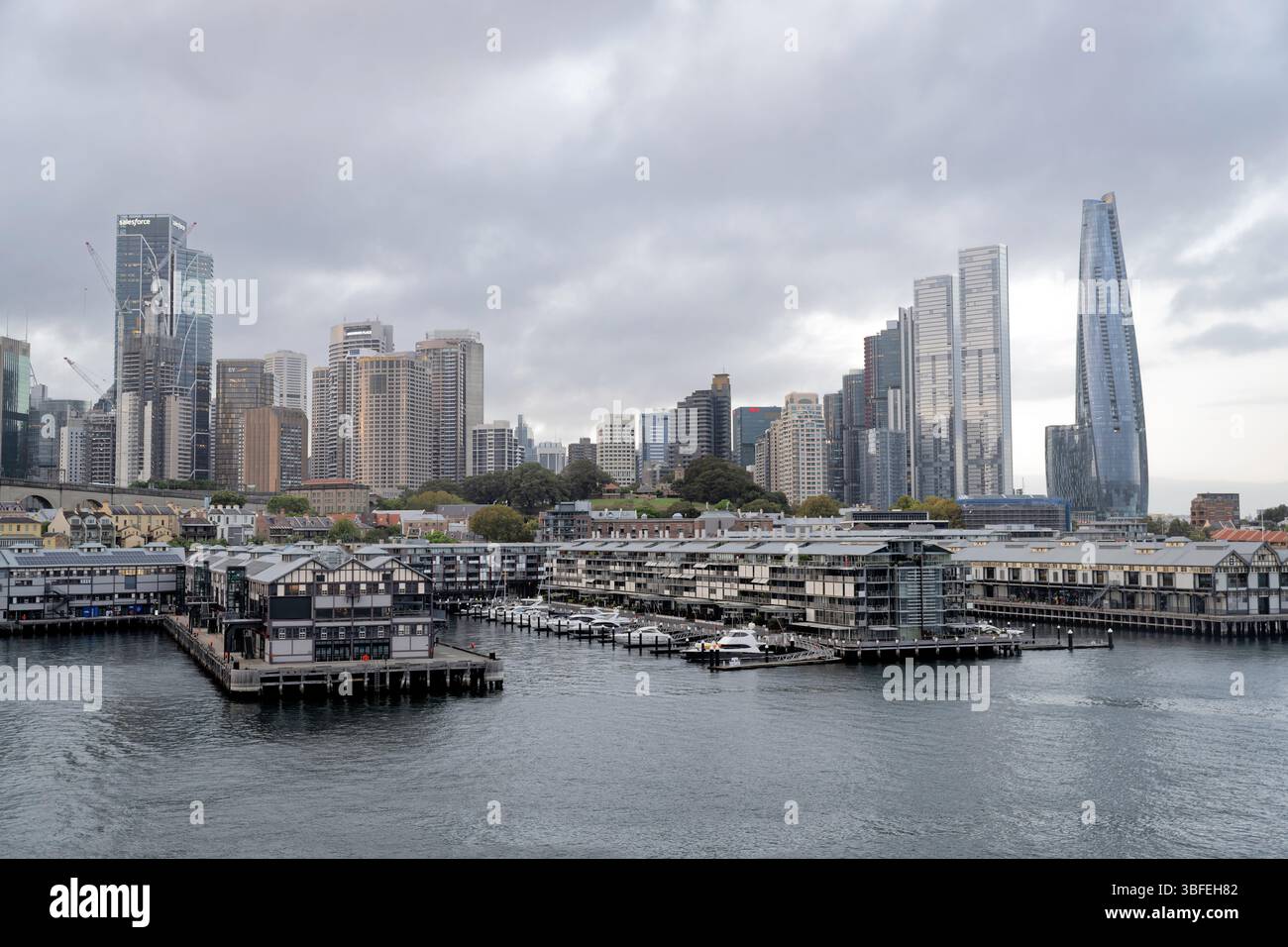 Skyline von Sydneys Geschäftsviertel vom Darling Harbour aus gesehen. Stockfoto