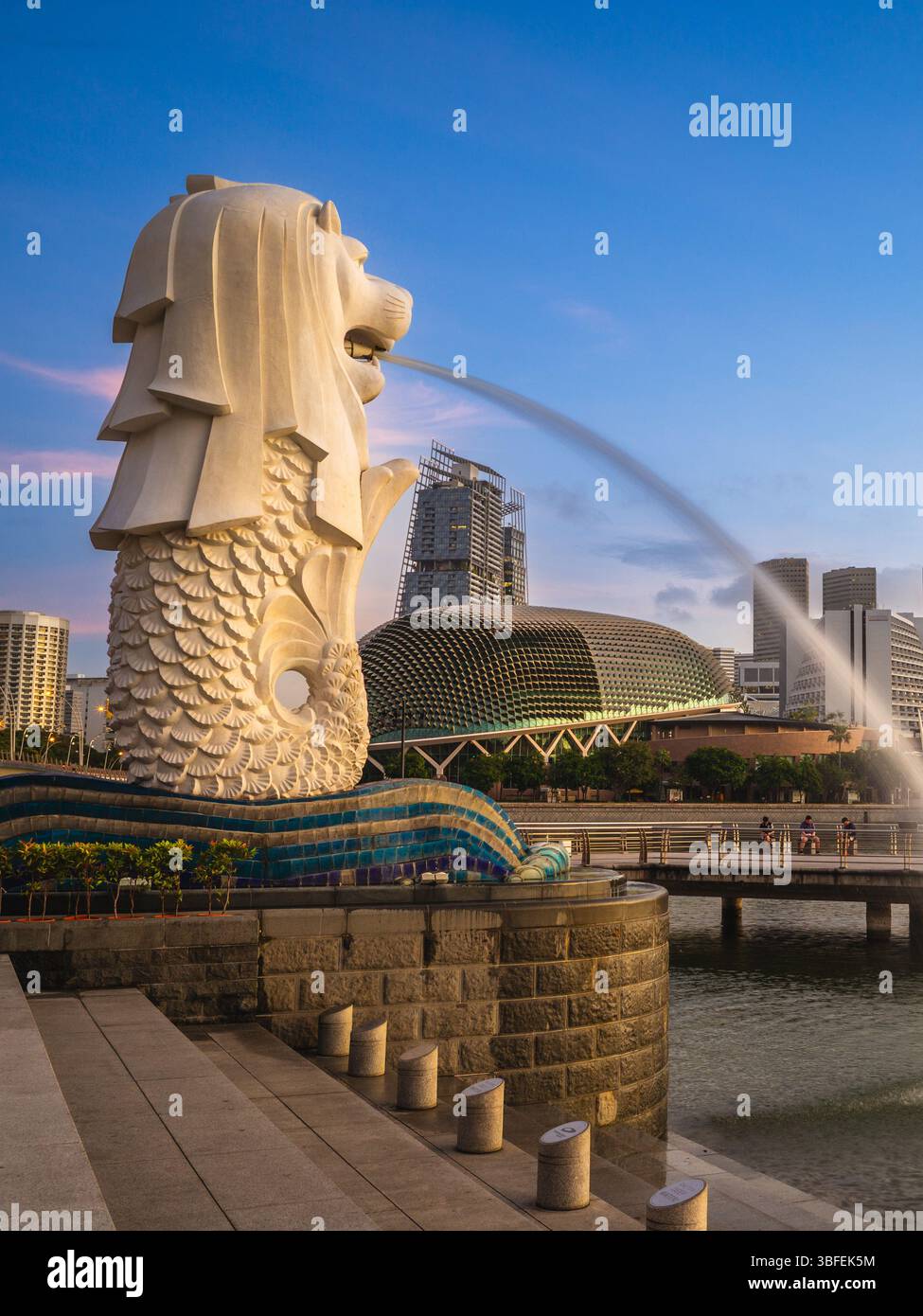 6. Februar 2020: Merlion-Statue in Marina Bay in singapur. Der Merlion ist das offizielle Maskottchen von singapur, entworfen von Alec Fraser Brunner, weithin U Stockfoto