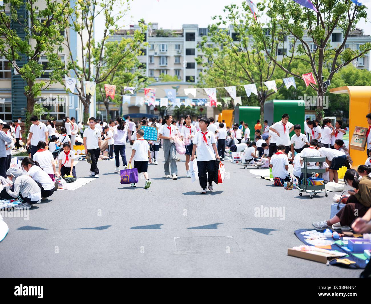 Kindertagesmarkt in einer Grundschule in Hangzhou, Zhejiang, China Stockfoto