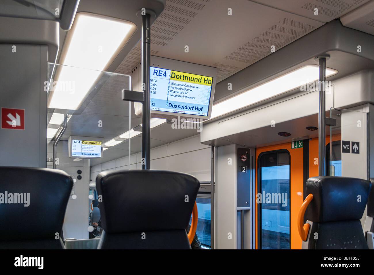 Regionalexpress Richtung Dortmund Hauptbahnhof Stockfoto