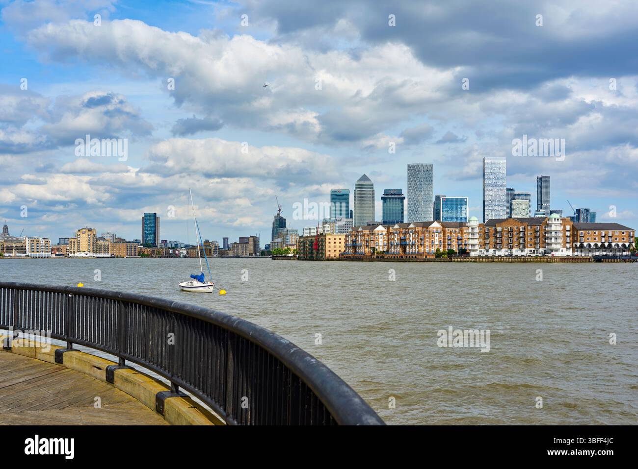 Canary Wharf und die Isle of Dogs aus Shadwell, East London, Großbritannien Stockfoto