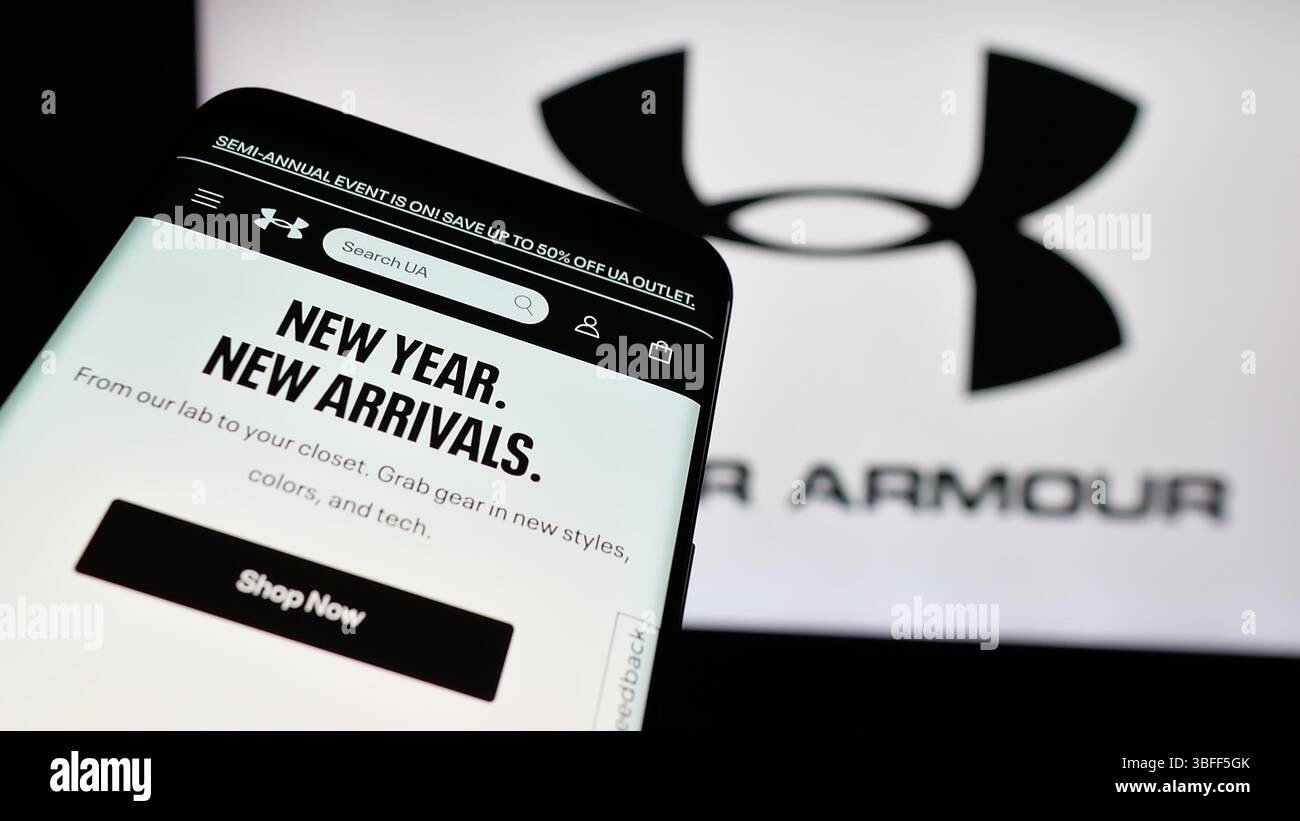 Stuttgart, Deutschland - 15.01.2025: Mobiltelefon mit Website des US-amerikanischen Sportbekleidungsunternehmens unter Armour Inc. Auf dem Bildschirm vor dem Business-Logo. Stockfoto