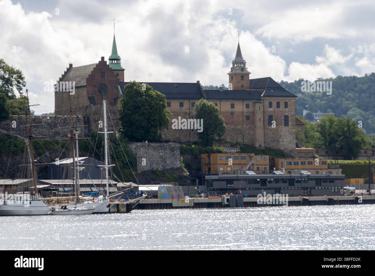 Akershus Festung und Schloss am Oslofjord, Norwegen – historische Architektur und Wahrzeichen am Wasser Stockfoto
