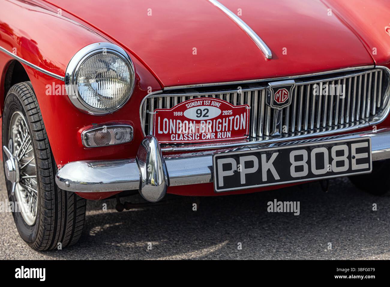 MG Midget vor dem London to Brighton Classic Car Run im Brooklands Museum Stockfoto