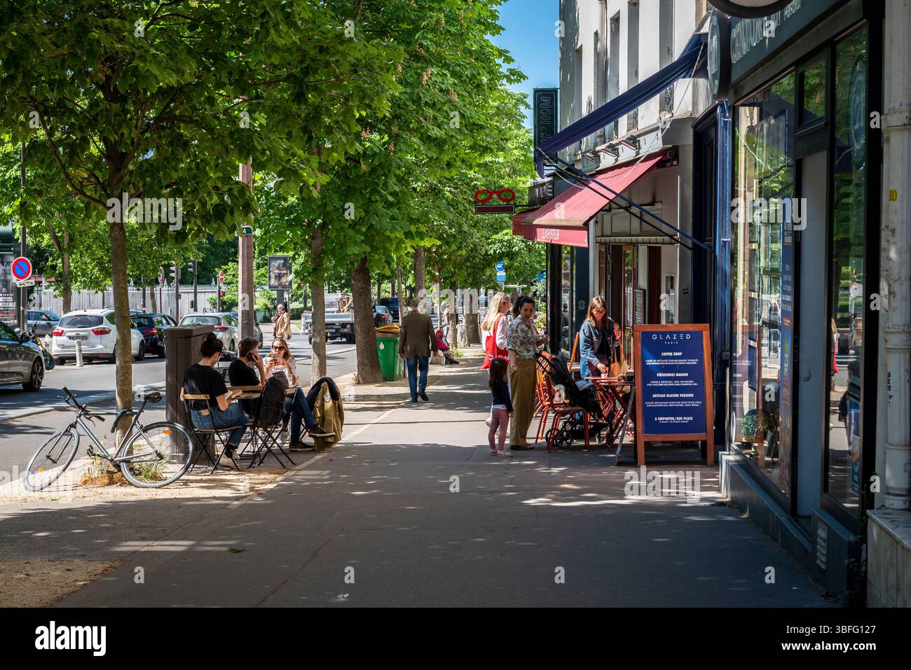 Atmosphäre im Viertel am Boulevard Pasteur, 15. Arrondissement, Paris, Frankreich Stockfoto