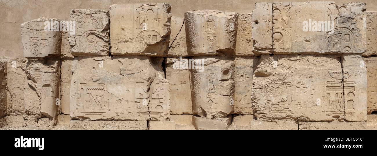 Nahaufnahme der Reliefs im Tempel von Seti I., Abydos, Ägypten, Stockfoto