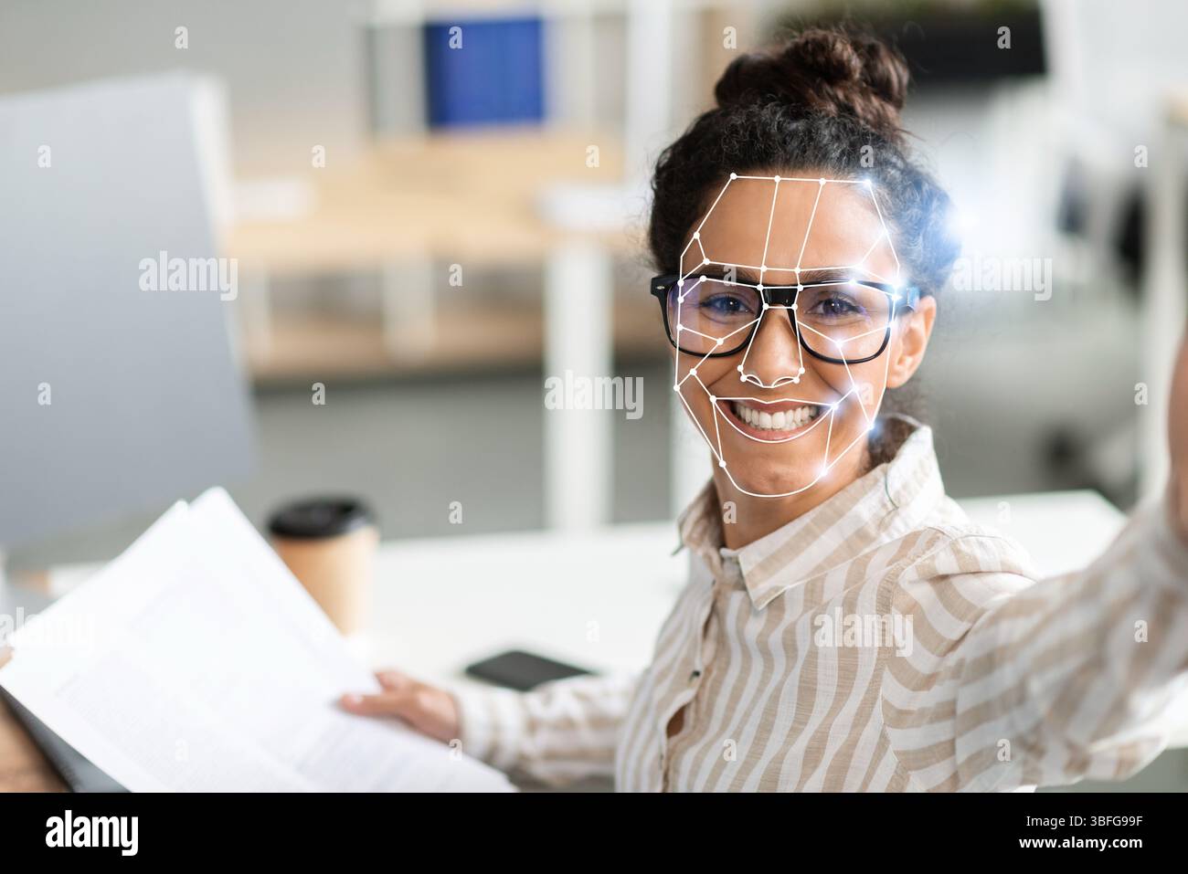 Moderne Gesichtserkennungstechnologie im Büro Stockfoto