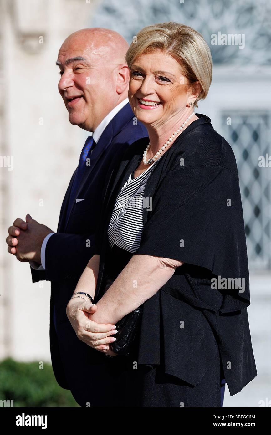 Roma, Italien. Juni 2025. Marina Elvira Calderone e il marito Rosario de Luca arrivano al Quirinale per il ricevimento in occasione della Festa della Repubblica, Roma, Domenica 1 Giugno 2025 (Foto Roberto Monaldo/LaPresse) Marina Elvira Calderone und ihr Mann Rosario de Luca kommen im Quirinale an, um am Empfang anlässlich des Tages der Republik in Rom, Sonntag, 1. Juni 2025, 1 Stockfoto