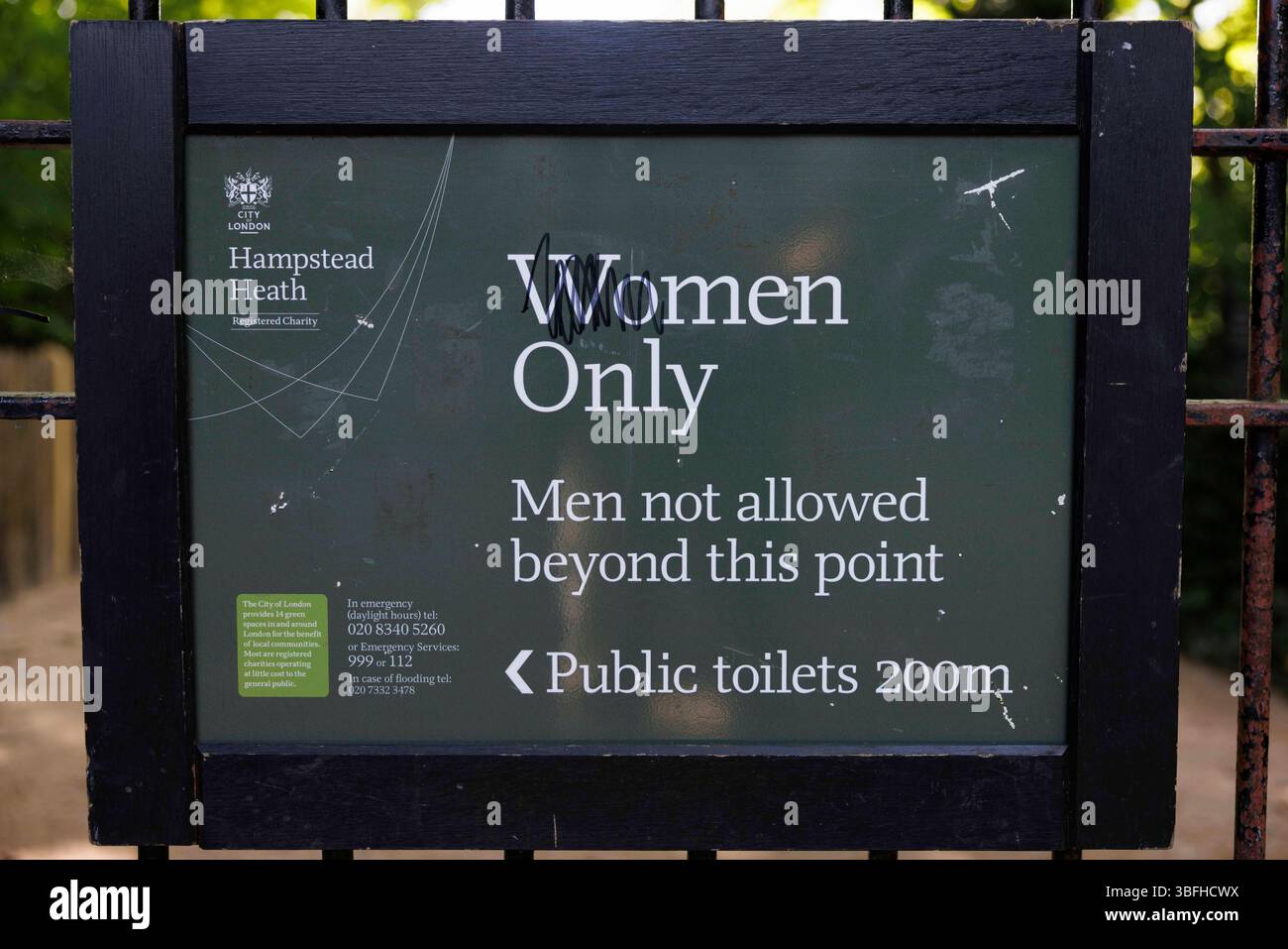 GV von The Women Only Schild am Eingang des Kenwood Ladies Pond in Hampstead Heath, London. C) Belinda Jiao 07598931257 www.belind Stockfoto
