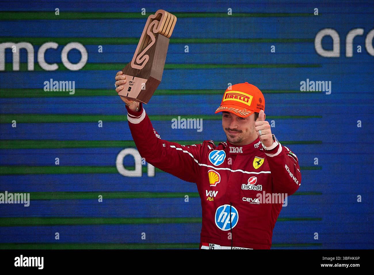 Montmelo, Spanien. Juni 2025. Der drittplatzierte Ferrari-Fahrer Charles Leclerc aus Monaco feiert nach dem Großen Preis von Spanien 2025 auf dem Catalunya Circuit in Montmelo, nahe Barcelona, Spanien, am 1. Juni 2025 auf dem Podium. Quelle: Pablo Morano/Xinhua/Alamy Live News Stockfoto