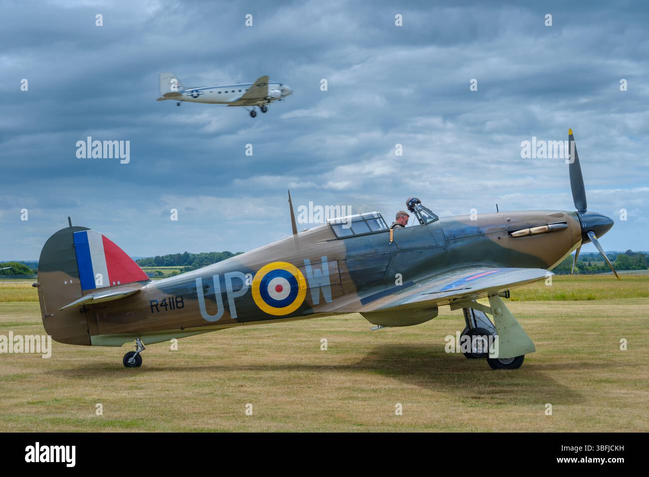 Kemble, Gloucestershire - Hawker Hurricane Mk1 R4118, ein Veteran der Schlacht von Großbritannien, befindet sich im Privatbesitz von Hurricane Heritage. Es begann mit Nr. 60 Stockfoto